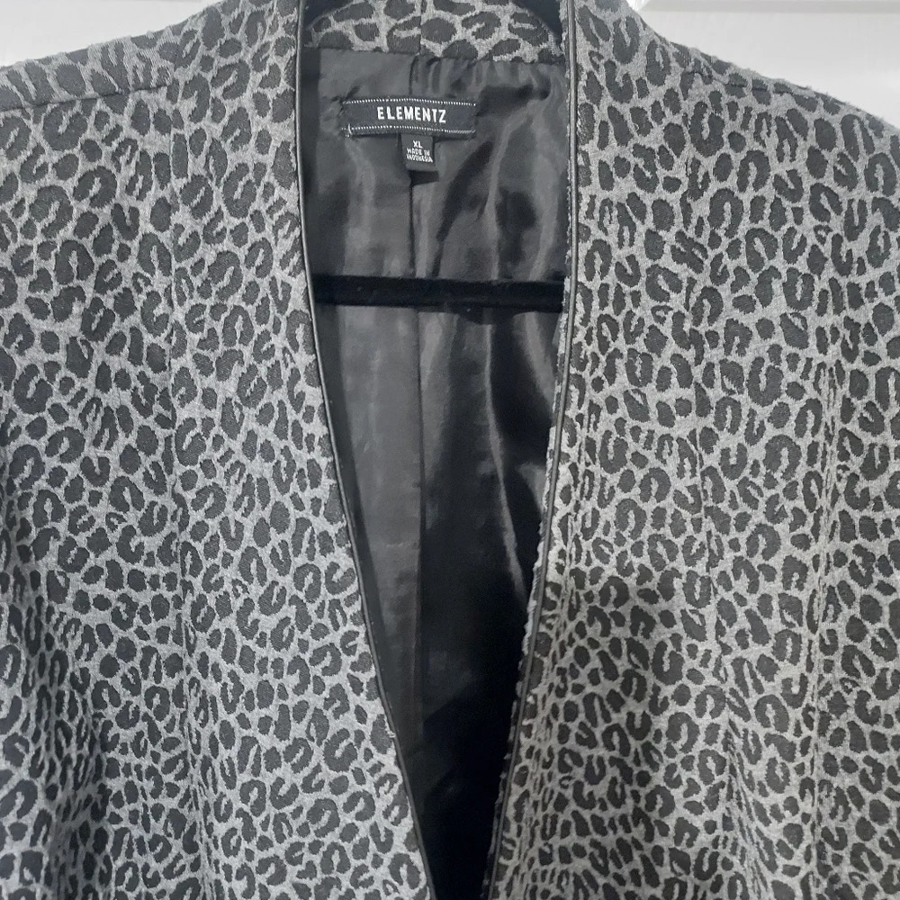 Elementz Gray And Black Leopard Print Open Front … - image 3